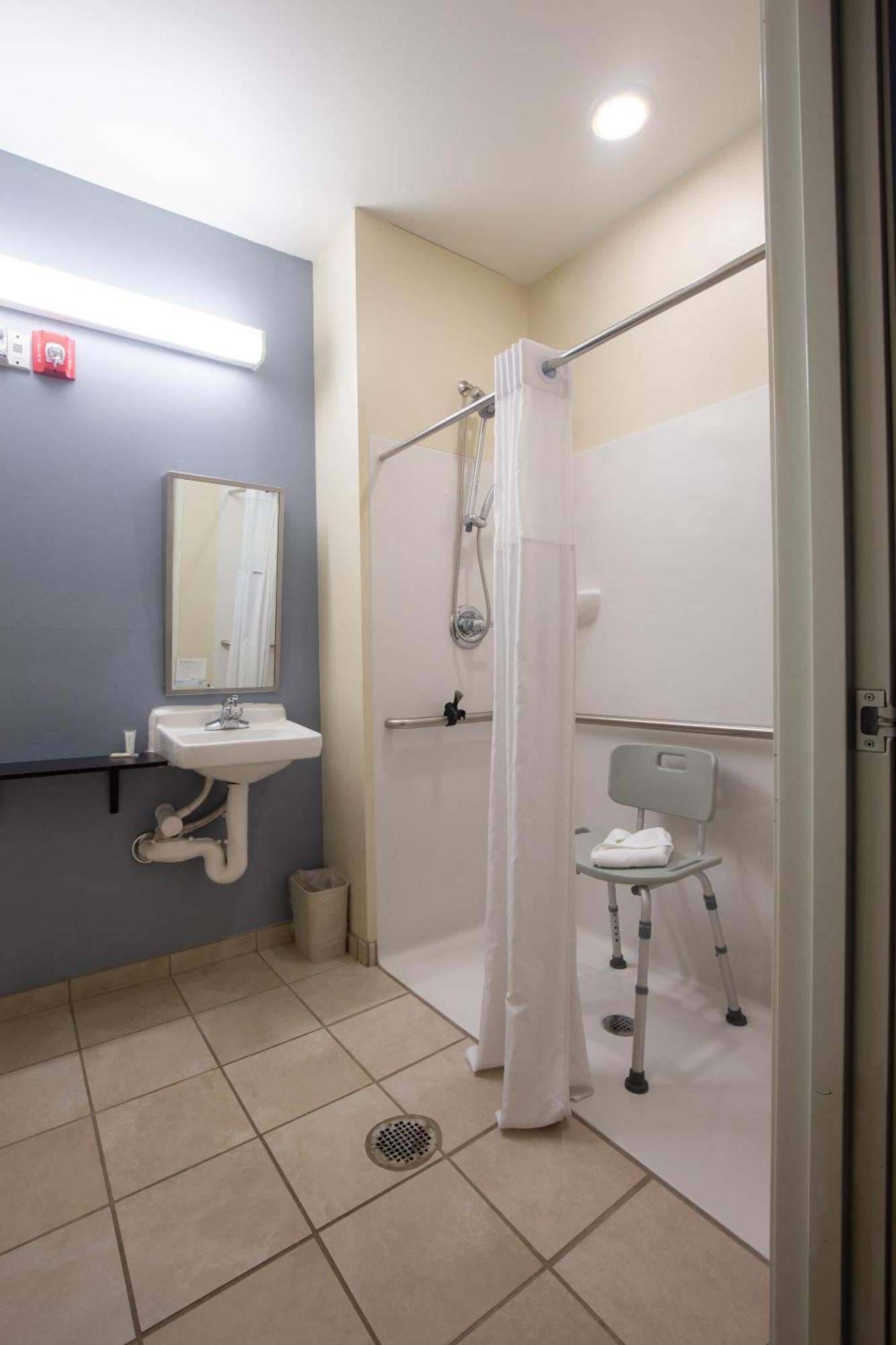 Microtel & By Wyndham Hotel 3*