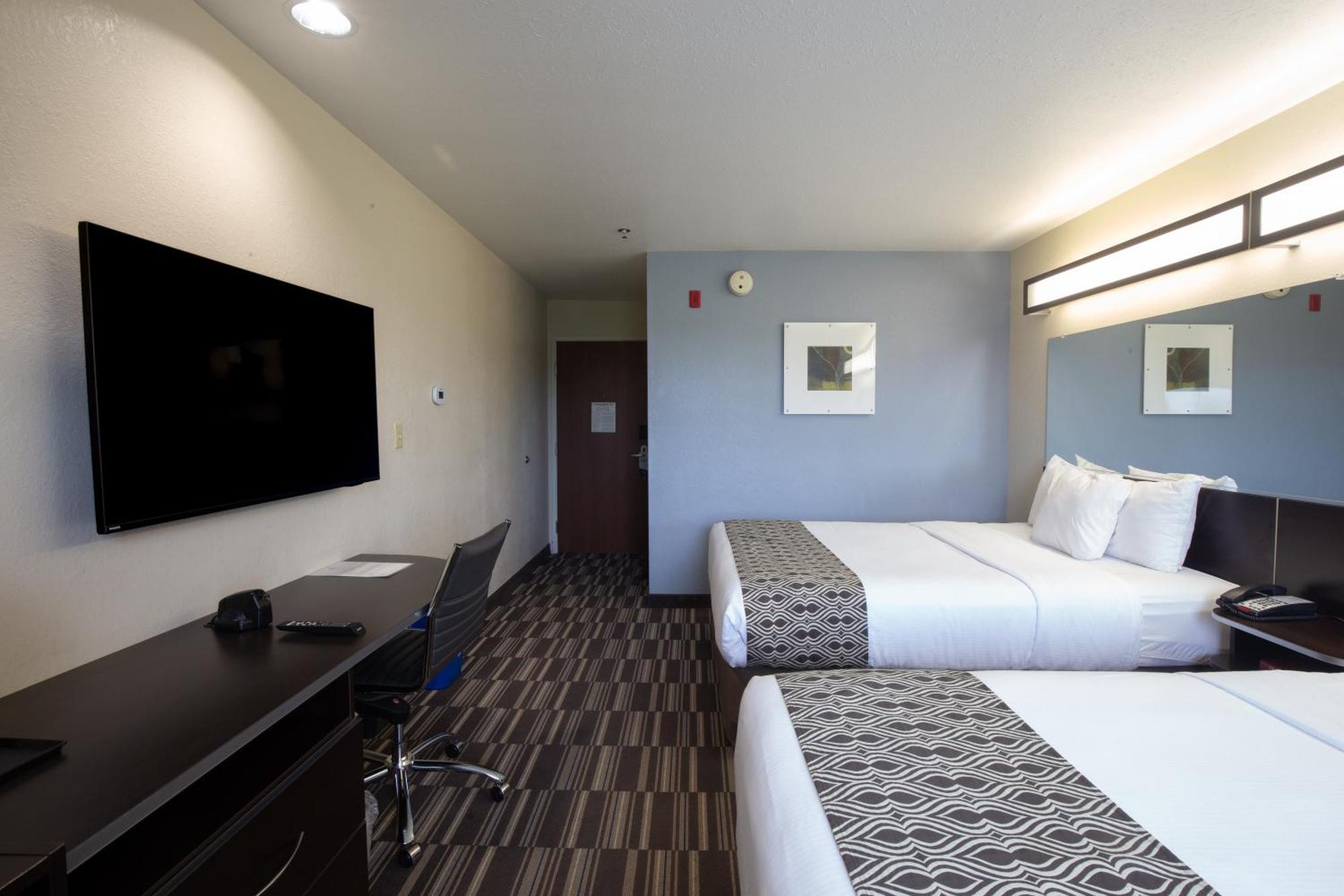 Hotel Microtel & By Wyndham 3*