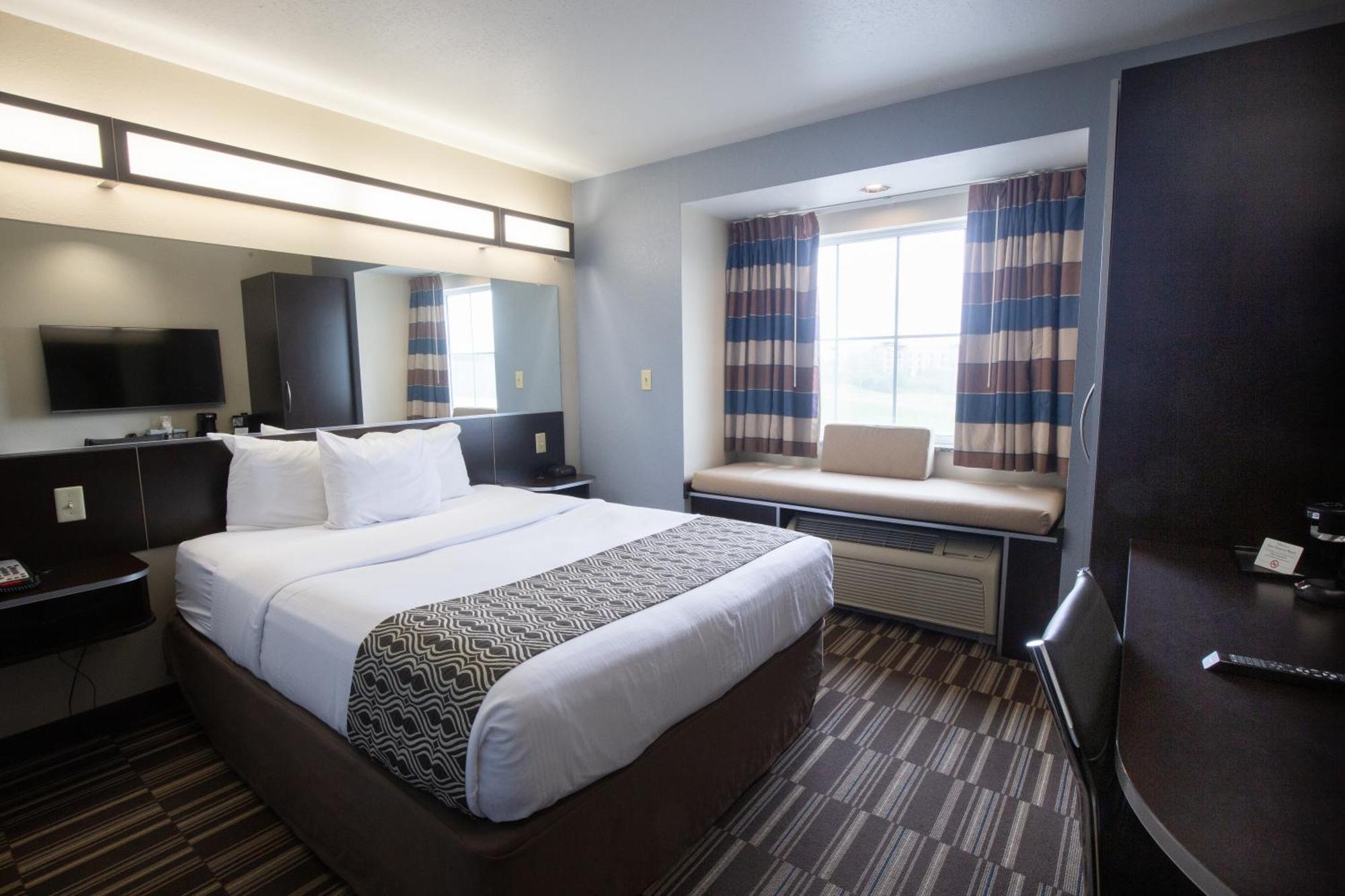 Hotel Microtel & By Wyndham