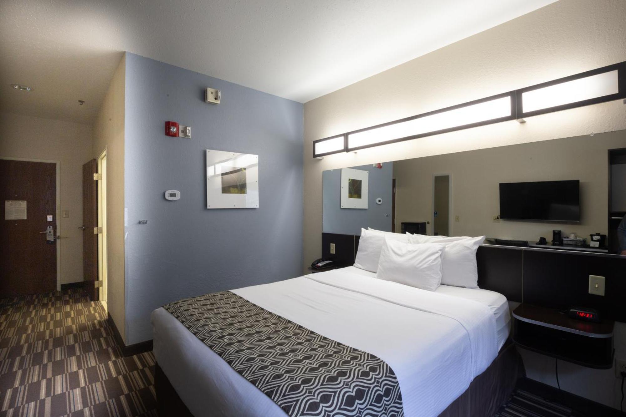 Microtel & By Wyndham 3*